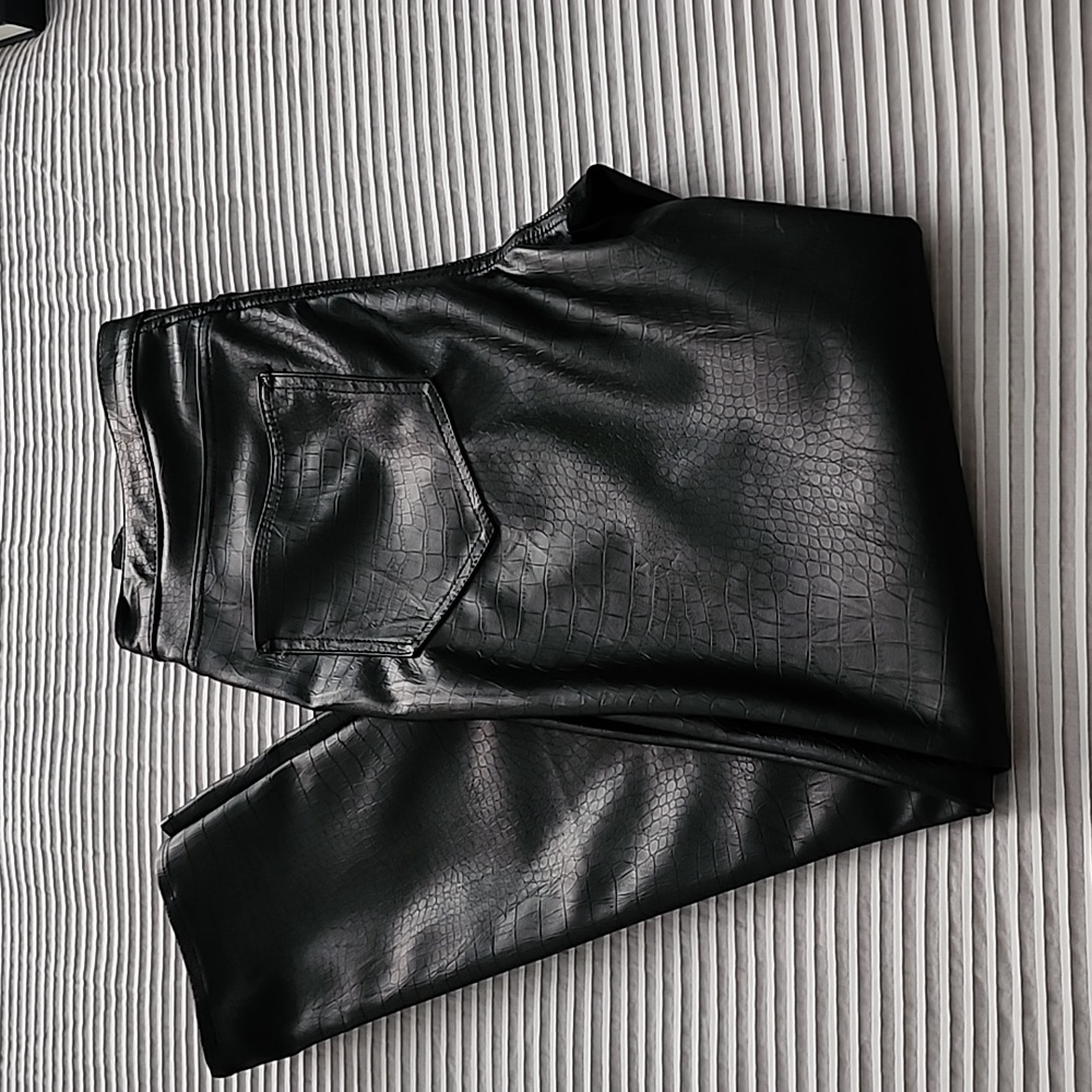 Divided by H&M, Black animal skin-like, skinny legging vegan/pleather pa…